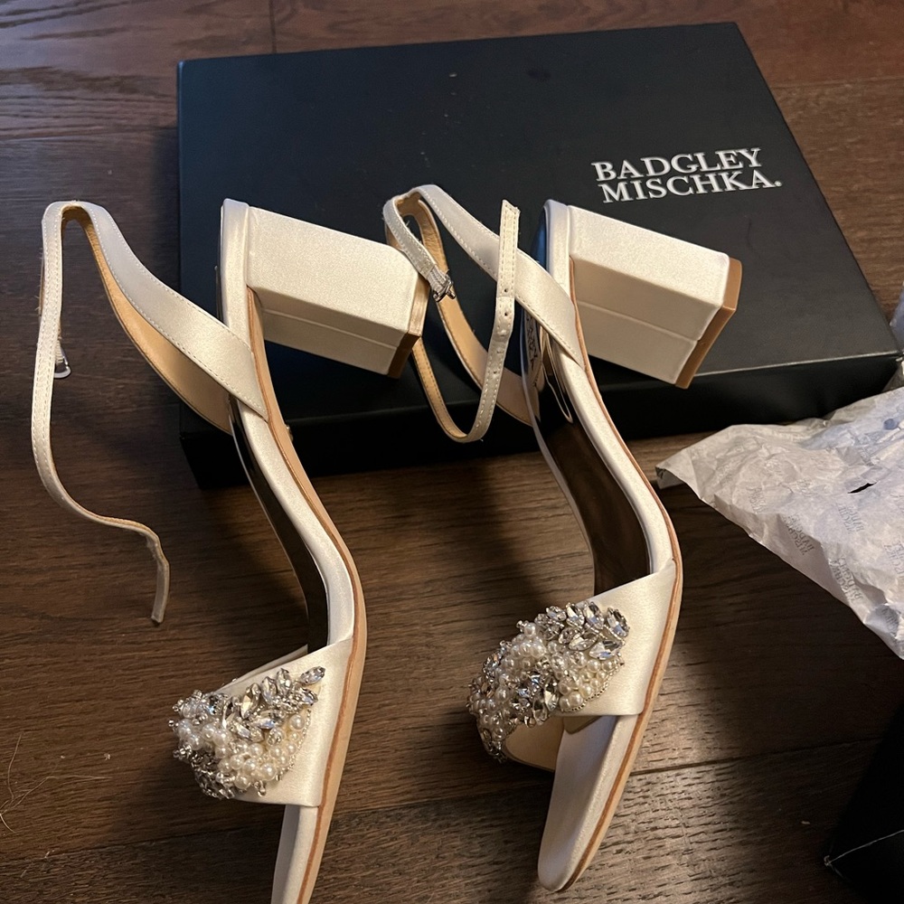 Badgley Mischka Clara Heels Size 9 - Picture 6 of 6